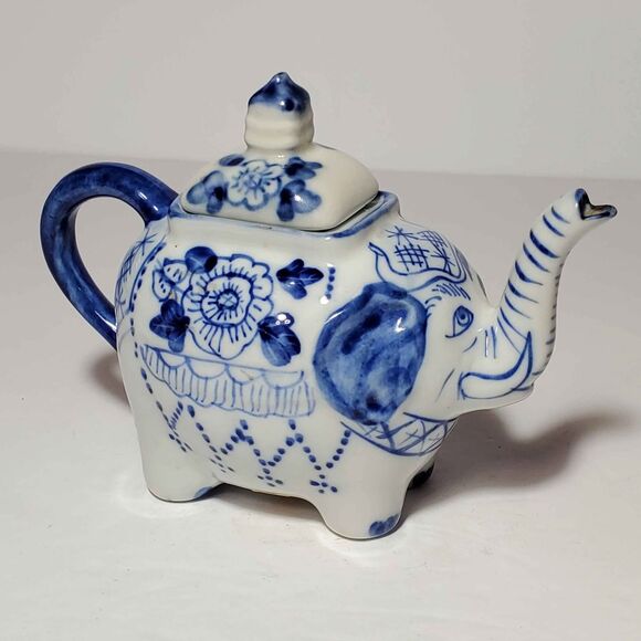Mini Elephant Teapot 4.25" - Picture 4 of 8